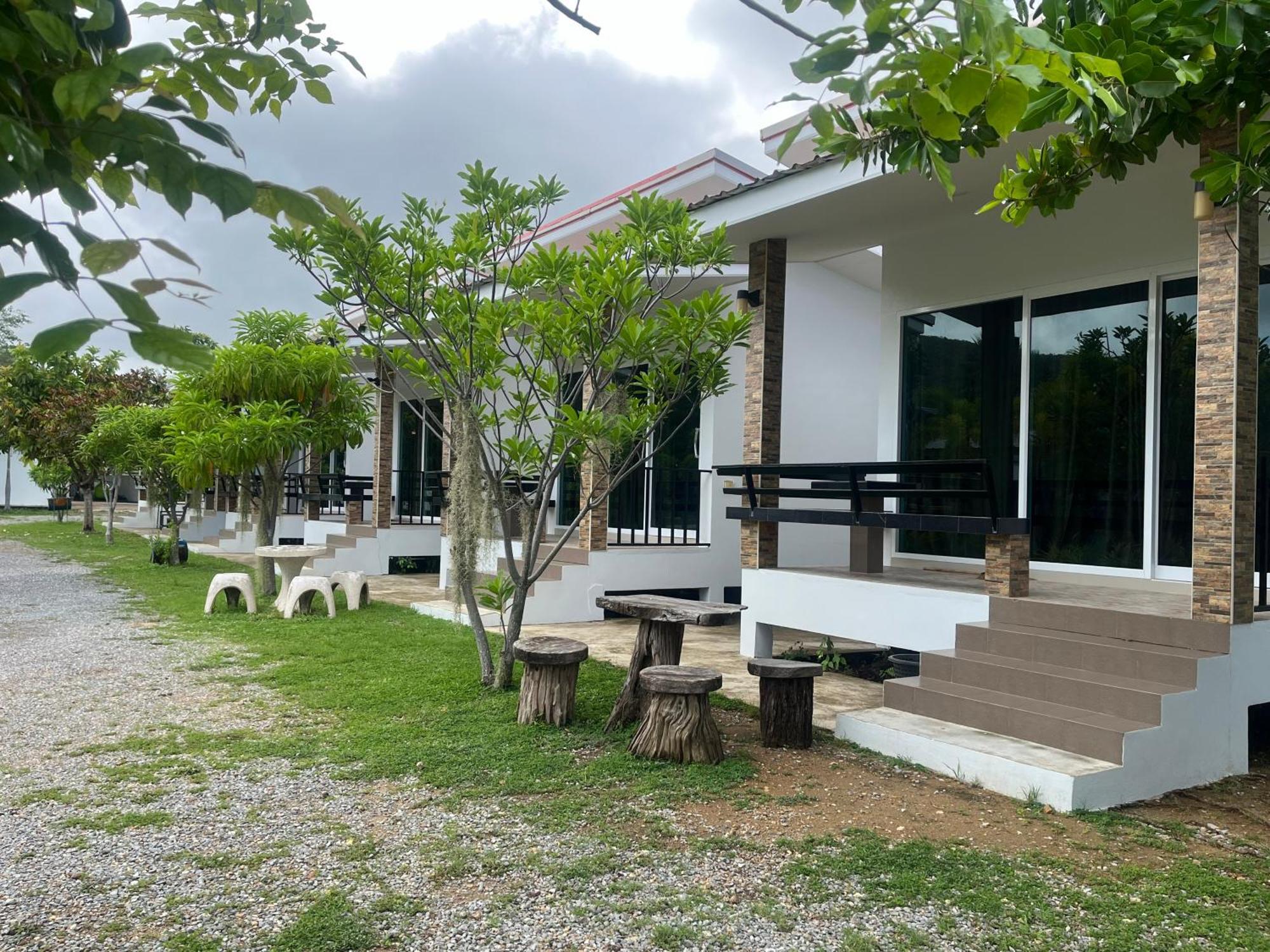 สุขสำราญรีสอร์ท หาดเจ้าหลาว จันทบุรี Praia de Chao Lao Exterior foto